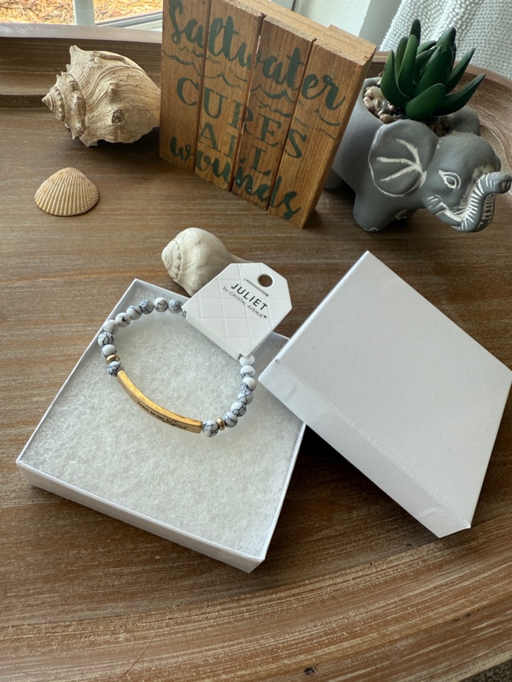 Faith-Inspired White Howlite Beaded Bracelet with Gold Bar - Picture 7 of 8